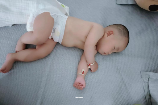 句容宝宝口水多怎么回事