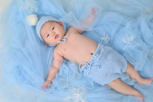 句容满月宝宝放屁臭